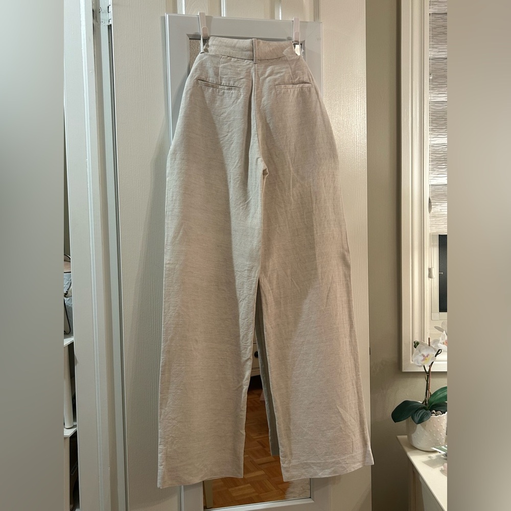 Aritzia Women’s Trousers in colour Natural Ecru, size 2. - Picture 2 of 5